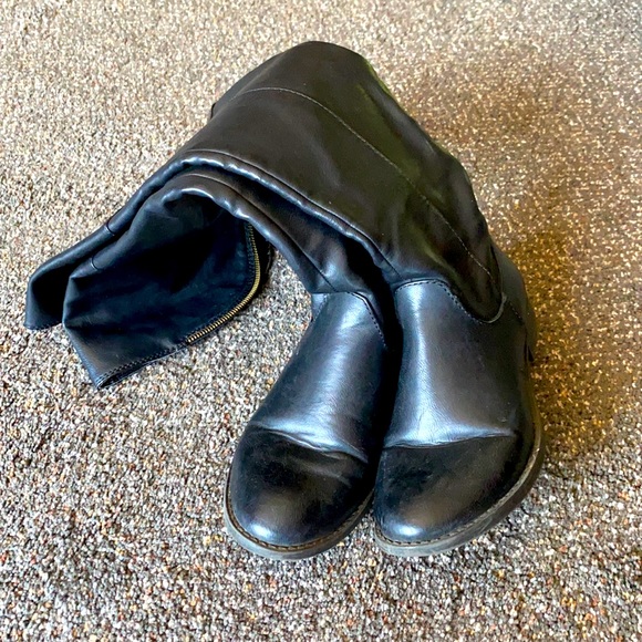 Women’s tall black boots target. Zipper up back - Picture 1 of 4